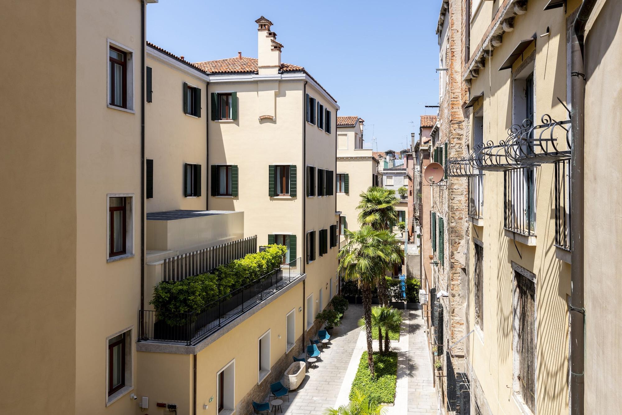 H10 Palazzo Canova Venesia Bagian luar foto